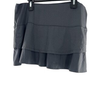 LUCKY IN LOVE RUFFLE TENNIS SKORT SKIRT DARK GRAY MEDIUM